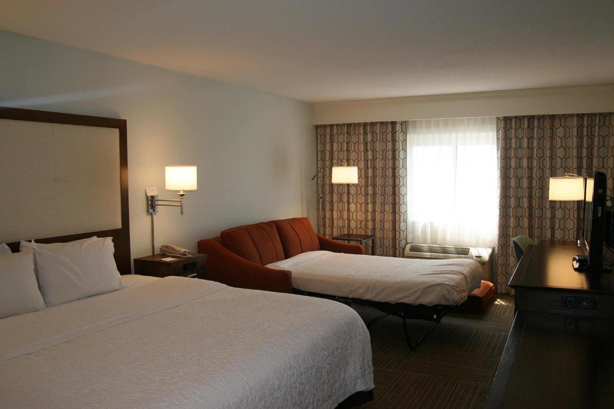 Hampton 3*
