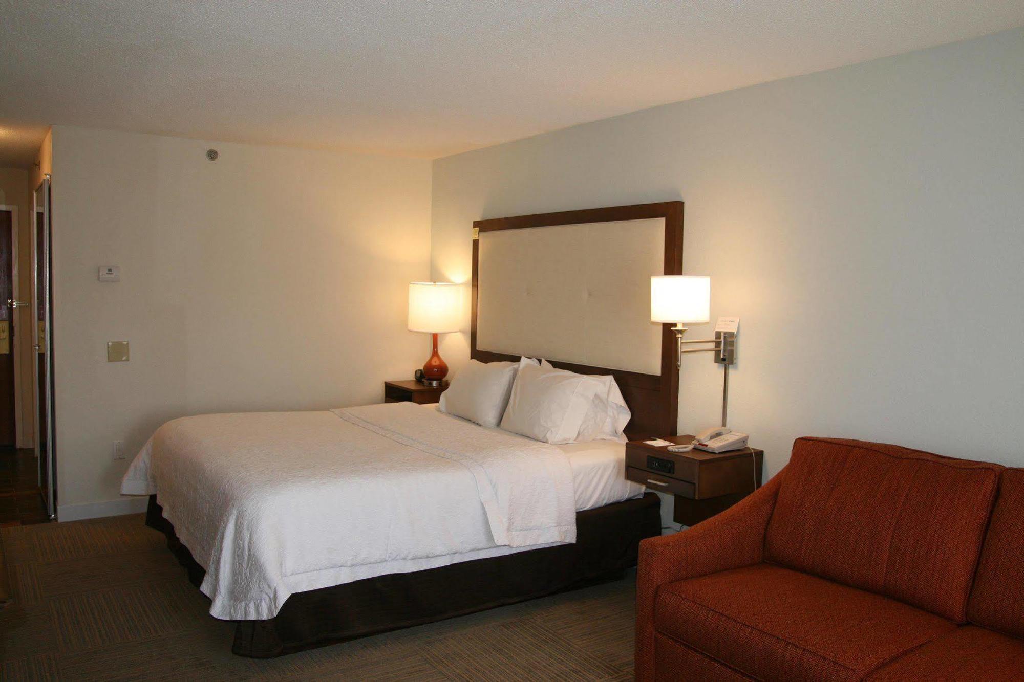 Hampton 3*